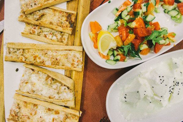„Etli Ekmek“ turkiškos picos patiekalai, kuriuos turite išbandyti Turkijoje