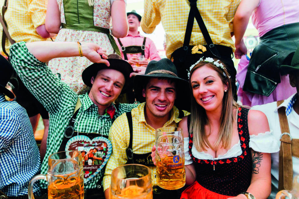 oktoberfest in munich beer tents outfits